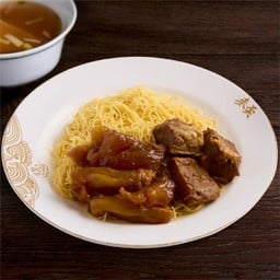 บะหมี่แห้งเนื้อตุ๋นและเอ็นเนื้อตุ๋น-Mak's Noodle GMH