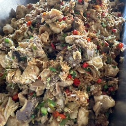 ไก่ติดกระดูกคั่วพริกเกลือ