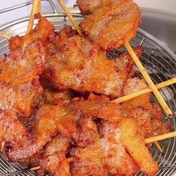 หมูทอดเสียบไม้