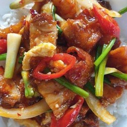 หมูกรอบผัดพริกเผา