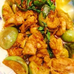 ข้าวผัดพริกแกงหมู