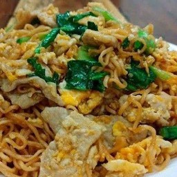 มาม่าหมูชิ้นผัดไข่