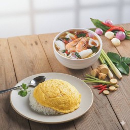 ข้าวไข่เจียว + ต้มยำโป๊ะแตก