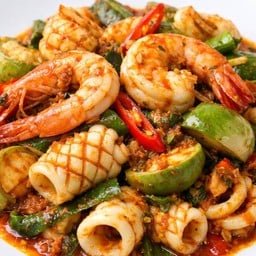 ข้าวผัดพริกแกงทะเล
