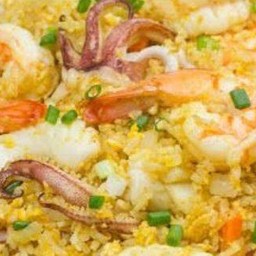 ข้าวผัดผงกระหรี่ทะเล