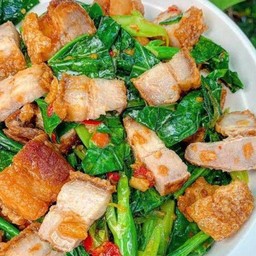 คะน้าหมูกรอบ