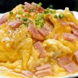 ข้าวไข่ข้นแฮม