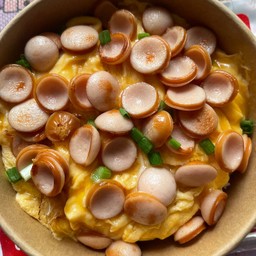 ข้าวไข่ข้นไส้กรอกรมควันหนังกรอบ