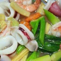 ราดหน้าทะเลเส้นใหญ่