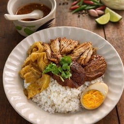 ข้าวขาหมู ต้นป้ำโอ๋