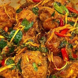 ผัดเผ็ดปลาดุกกรอบ