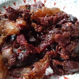 เนื้อติดมันทอดน้ำปลา..พร้อมจิ้มแจ่ว