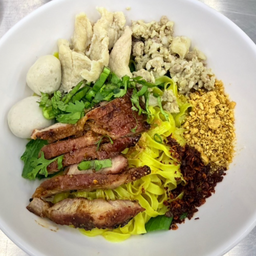 บะหมี่แห้งหมูย่างต้มยำ