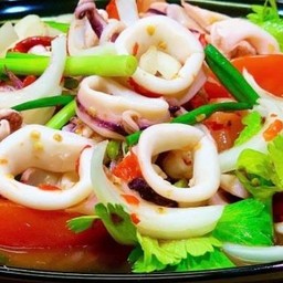 ยำปลาหมึก