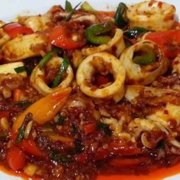 หมึกผัดน้ำพริกเผา