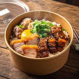 ข้าวต้มแห้งหมู 3 สหาย + ไข่ออนเซ็น