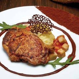 สเต็กไก่ย่าง กับซอสสไปซี่ช็อกโกแลต