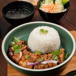 เซต ข้าวยำแซ่บ หมูสามชั้นทอดกรอบ