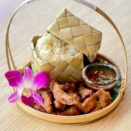Marinated Pork with Sticky Rice and Jaew Sauce ข้าวเหนียวหมูหมักทอด น้ำจิ้มแจ่ว