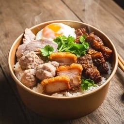 ข้าวต้มแห้งหมู 4 สหาย + ไข่ออนเซ็น