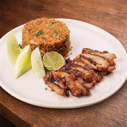 ข้าวผัดหน้าไก่ย่าง ( Fried Rice with Grilled Chicken )