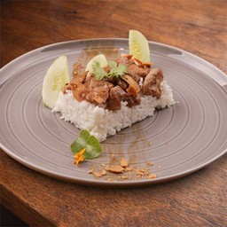 ข้าวหมูกระเทียม ( Garlic Pork on Rice )