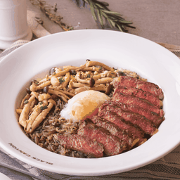 ข้าวผัดทรัฟเฟิลเนื้อนิวซีแลนด์ย่างไข่ออนเซ็น