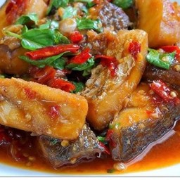 เนื้อปลากะพงผัดพริกแกง