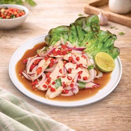 ยำนัวหมูยอญวณ ( Spicy Vietnamese Pork Sausage Salad with Fermented Fish Sauce )