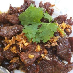 เนื้อทอดกระเทียม