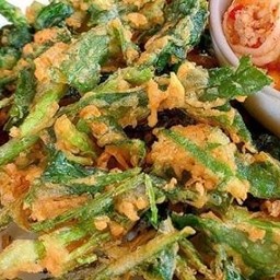 ยำผักบุ้งกรอบ.