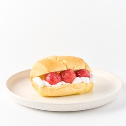 ชิโอะปังสตรอว์เบอร์รีเชื่อมครีมสด