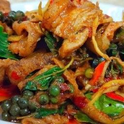 หมูป่าผัดเผ็ด