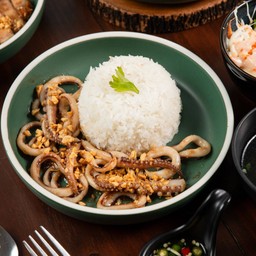 เซต ข้าวปลาหมึกทอดกระเทียม