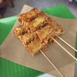 เกี๊ยวไส้กรอกทอด (3ไม้)