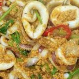 หมึกผัดผงกะหรี่