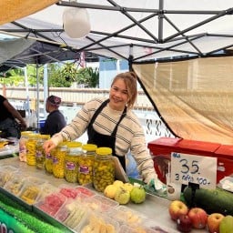 บ้านผลไม้ จริงใจ (สาขาหน้า CJ ชุมชนบ่อหิน บ่อหิน) ตรงข้าม7-11 หน้าCj ชุมชนบ่อหิน