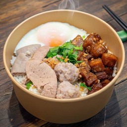 ข้าวต้มแห้งหมูรวม + ไข่ออนเซ็น