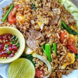 ข้าวผัดโบราณ (ผัดซีอิ้วดำ)หมู