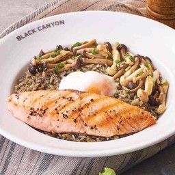 ข้าวผัดทรัฟเฟิลแซลมอนย่างไข่ออนเซ็น