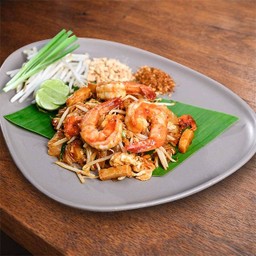 ผัดไทยกุ้งสด ( Pad Thai with Fresh Shrimp )