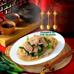 เส้นใหญ่ ราดหน้าหมู