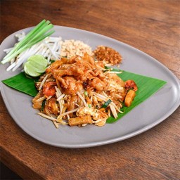 ผัดไทยหมู ( Pad Thai with Tender Pork )