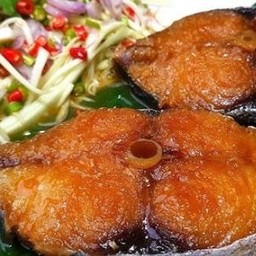 ปลาอินทรีย์ทอดน้ำปลา