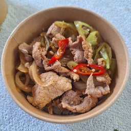ผัดพริกหยวกหมูชี้น ราดข้าว