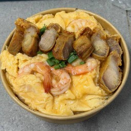 ร้านกระเพราไข่ข้นพริกแห้งเผ็ดสะใจByทาสแมว🐈