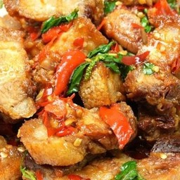 ผัดกะเพราหมูกรอบ