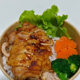 ข้าวไก่เทอริยากิ-ไก่กรอบ-มาม่าเกาหลี-ไข่ข้น