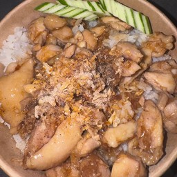 ข้าวไก่ผัดกระเทียม