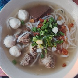 ข้าวเปียกกระดูกหมู